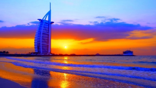 Reflection of sun in water, Burj Al Arab Hotel, Dubai, United Arab Emirates